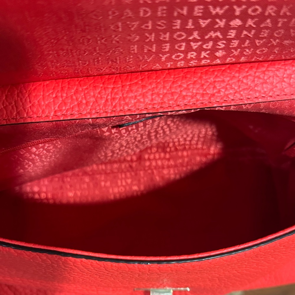 ❤️ Kate Spade Turnlock Elegant Red Leather Shoulder Bag – Timeless & Chic - Picture 6 of 7